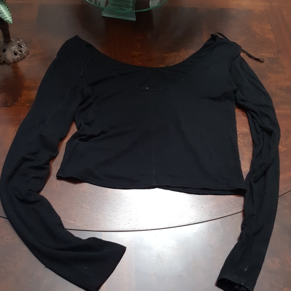 Map to Mars. Black long sleeve crop top